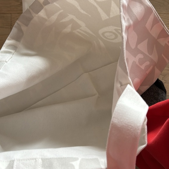 Vuori Light Grey Tote NWT - Picture 4 of 4